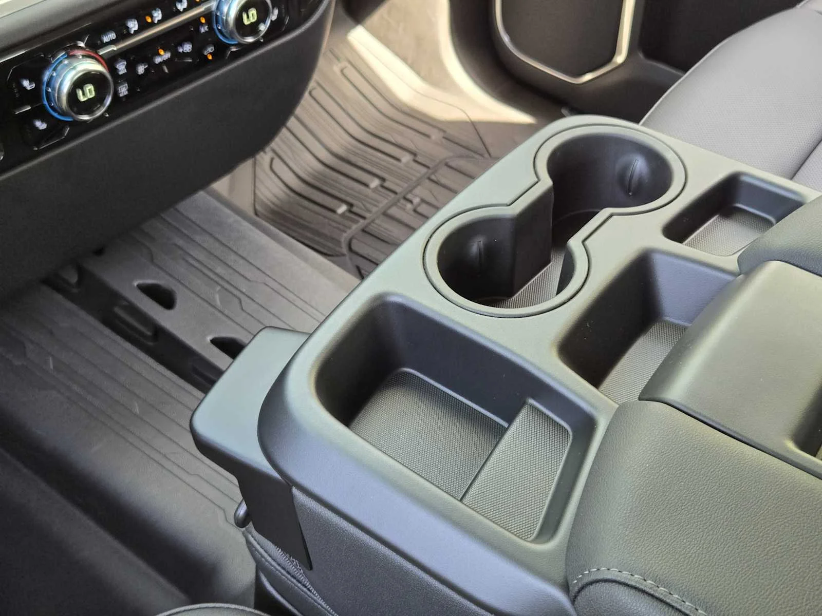 2026 GMC Sierra 1500 SLT - Photo 14