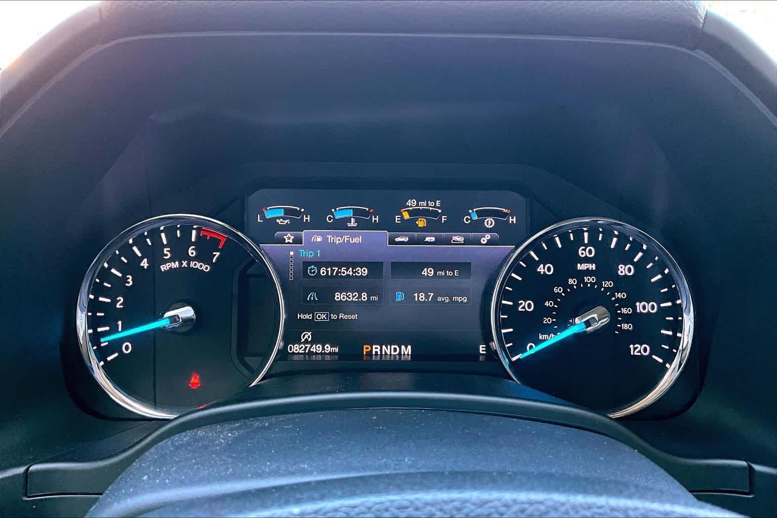 Used 2019 White Platinum Metallic Tri-Coat Ford Platinum image 25