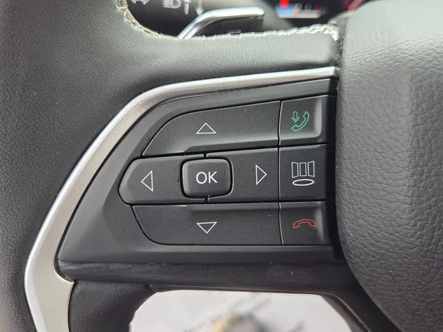 Used 2025 Black Jeep Laredo image 25
