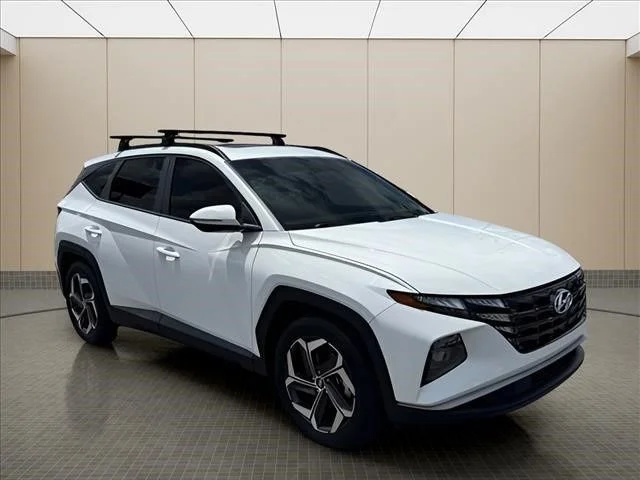 Used 2023 White Hyundai SEL image 2