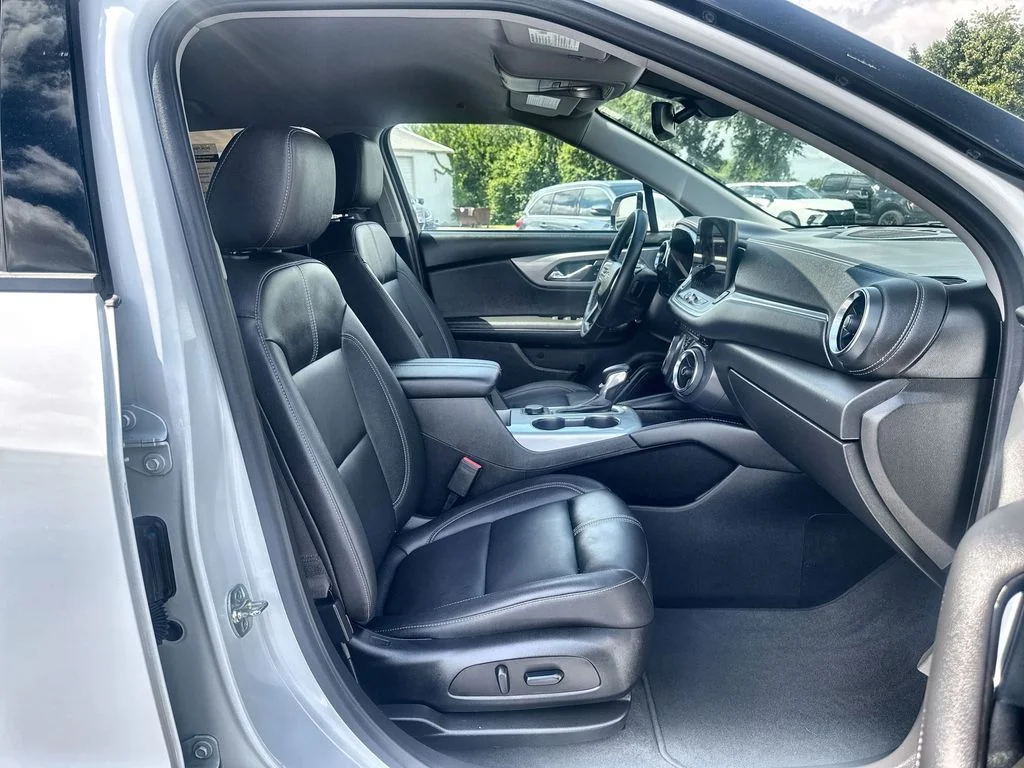 Used 2024 White Chevrolet LT image 23