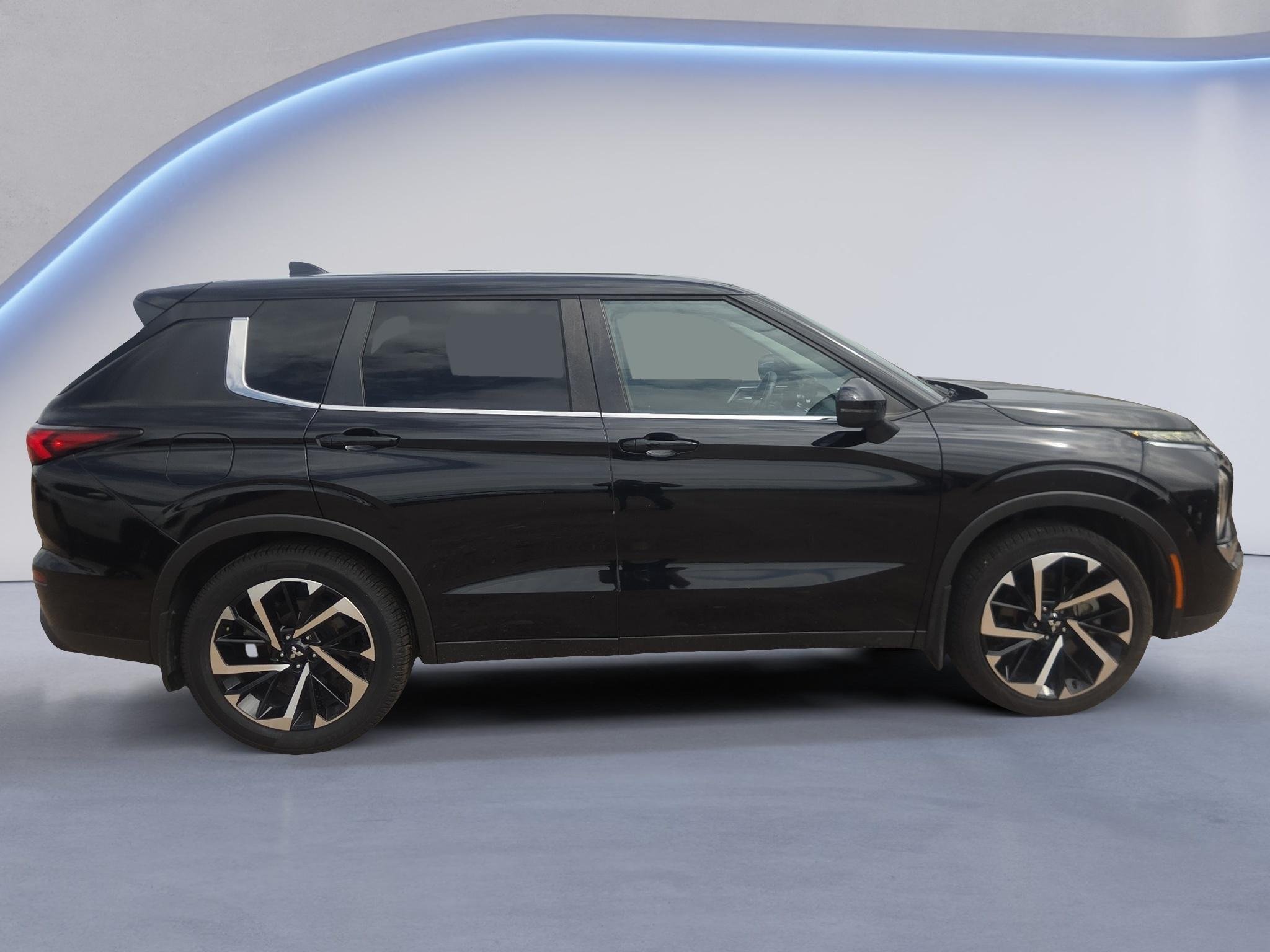 Used 2022 Labrador Black Pearl Mitsubishi ES image 4