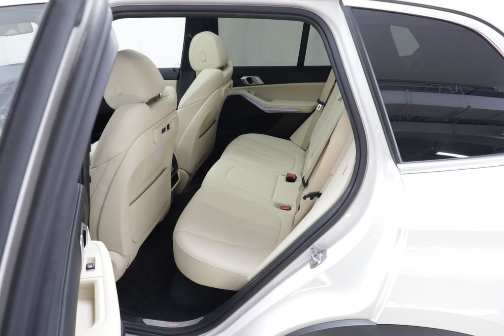 Used 2019 Mineral White Metallic BMW xDrive40i image 15