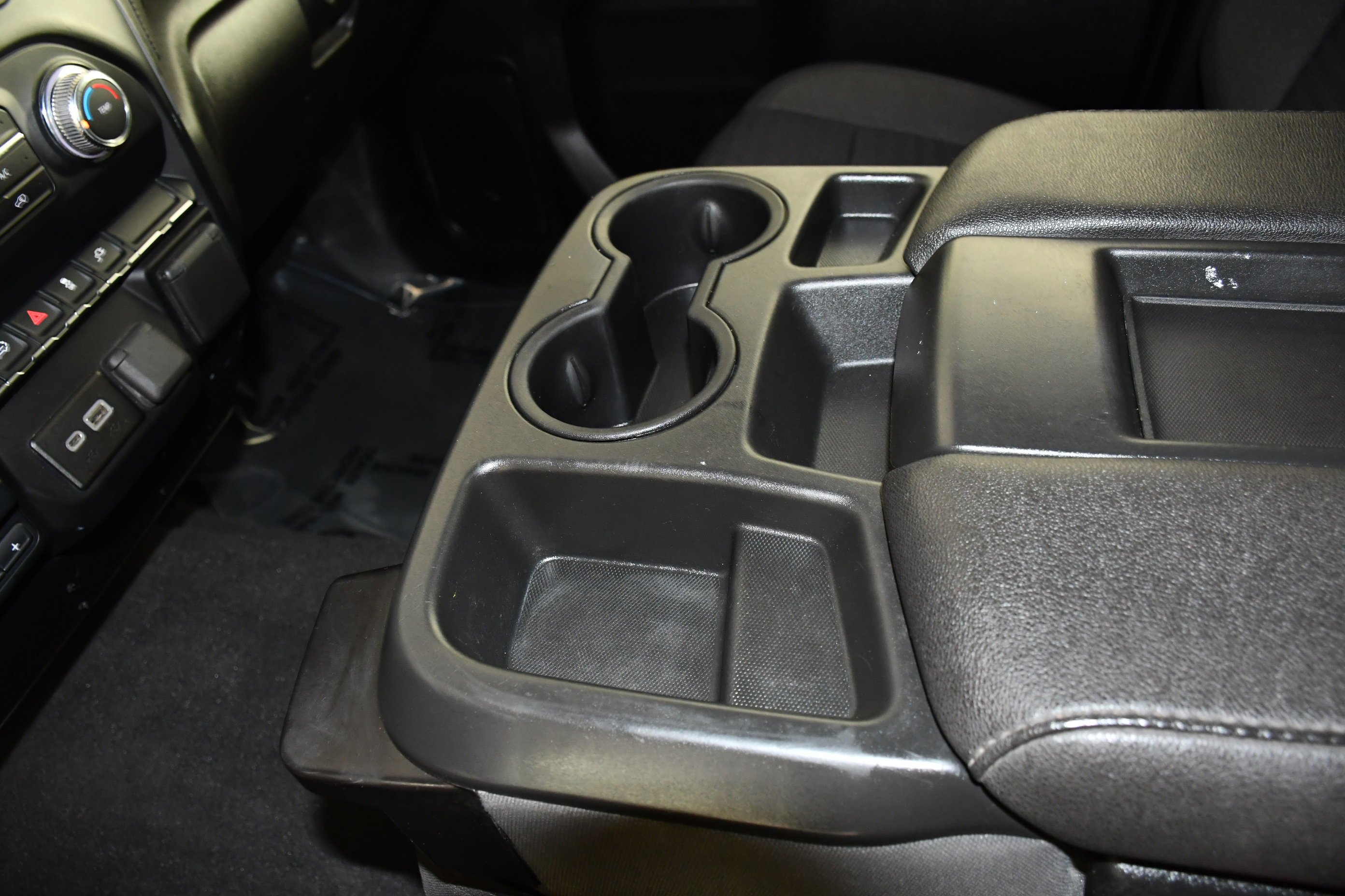 Used 2022 White GMC SLE image 35