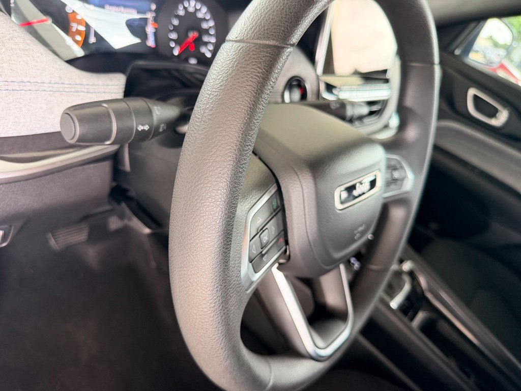 Used 2023 White Jeep Sport image 18