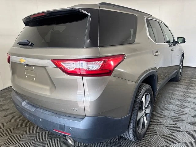 Used 2020 Gray Chevrolet 3LT image 3