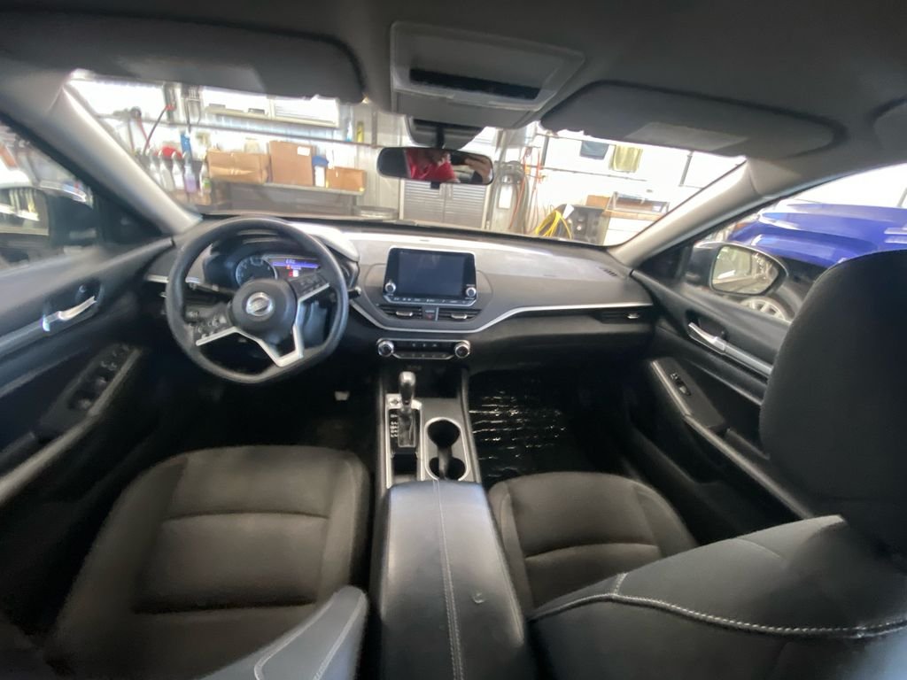 Used 2022 Black Nissan 2.5 SV image 9