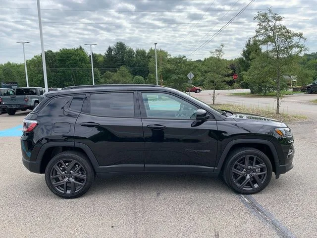 New 2026 Diamond Black Crystal Pearlcoat Jeep Limited image 6