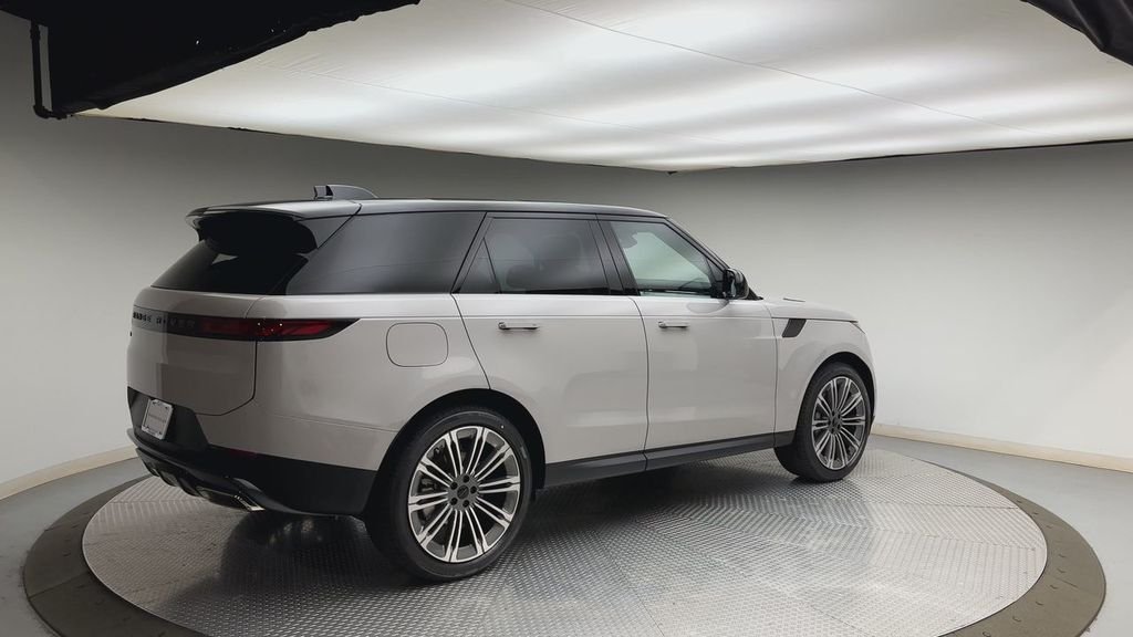 New 2026 Borasco Grey LAND ROVER SE image 2