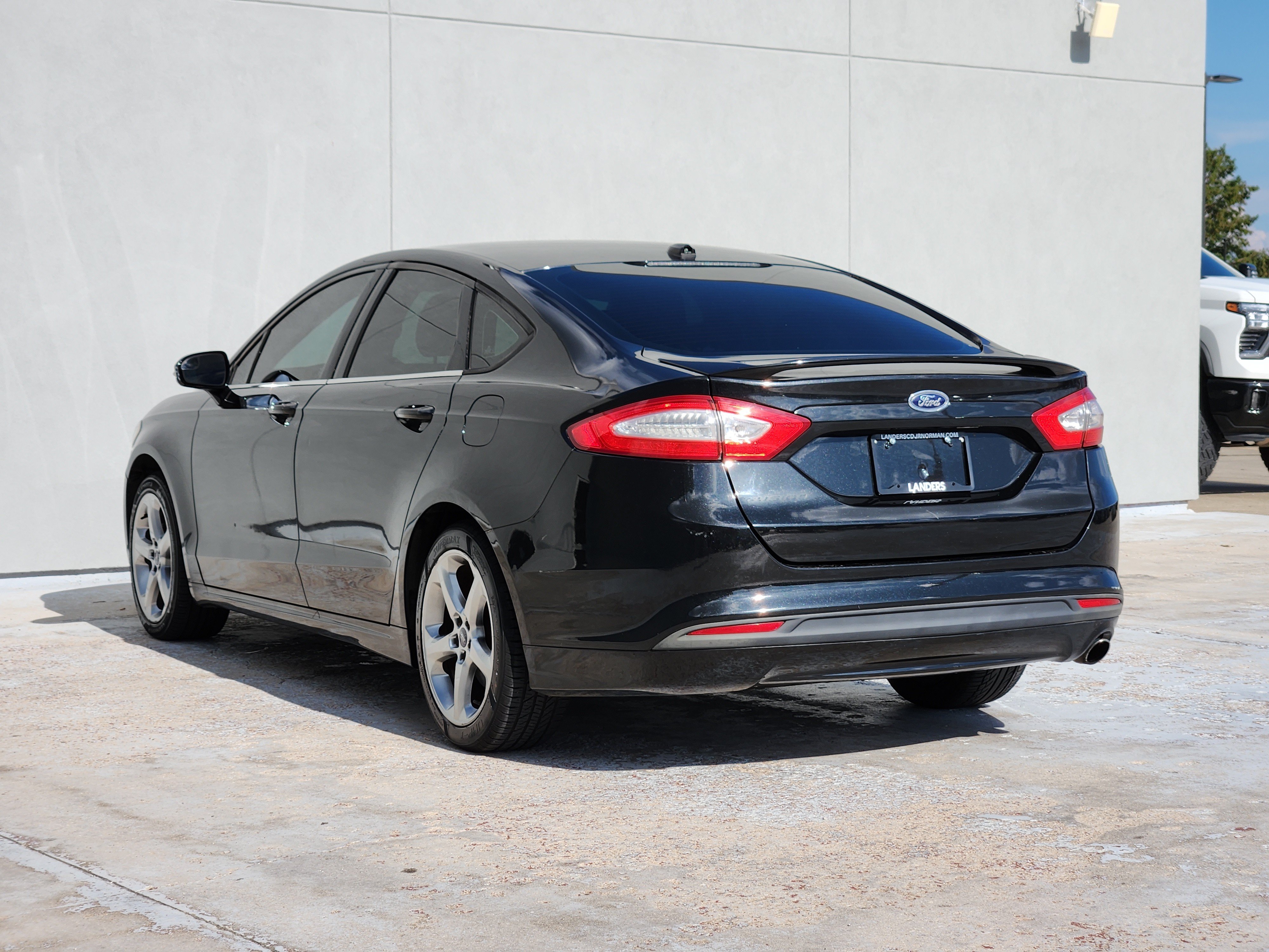 Used 2013 Tuxedo Black Metallic Ford SE image 5
