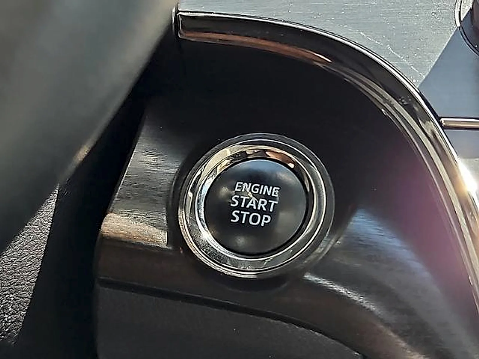 Used 2016 Magnetic Gray Metallic Toyota XLE image 29
