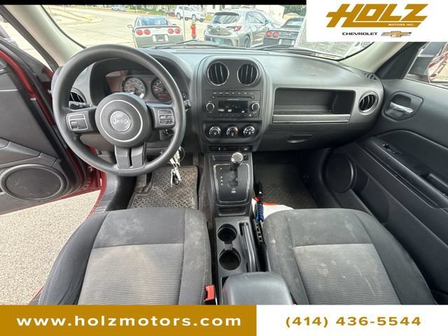Used 2015 Red Jeep Sport image 18