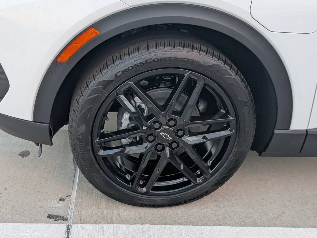 New 2026 Summit White Chevrolet LT image 5