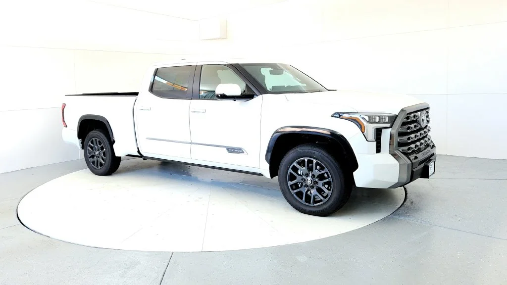 New 2026 Wind Chill Pearl Toyota Platinum image 7