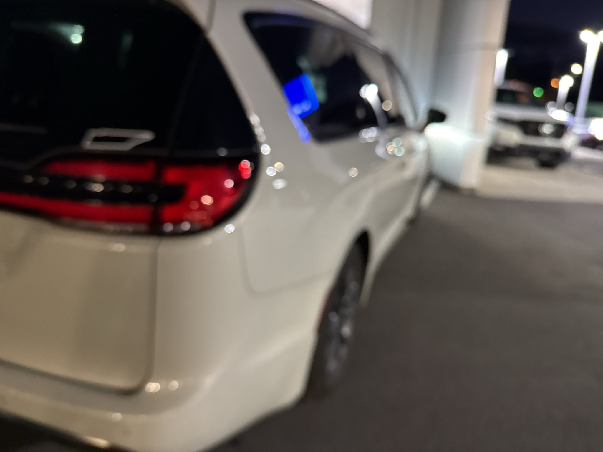 Used 2021 LUXURY WHITE PEAR Chrysler Touring L image 10