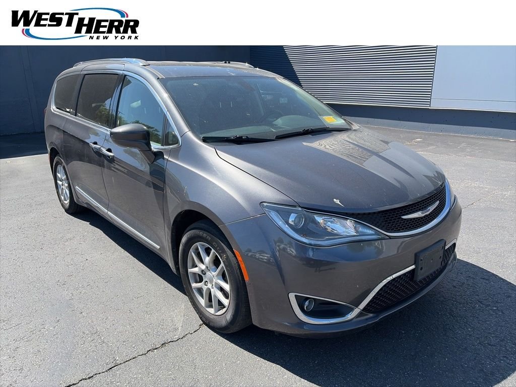 2020 Chrysler Pacifica Touring L's photo
