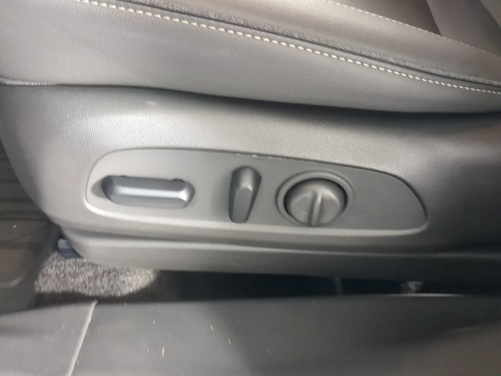 Used 2023 White Chevrolet ACTIV image 12