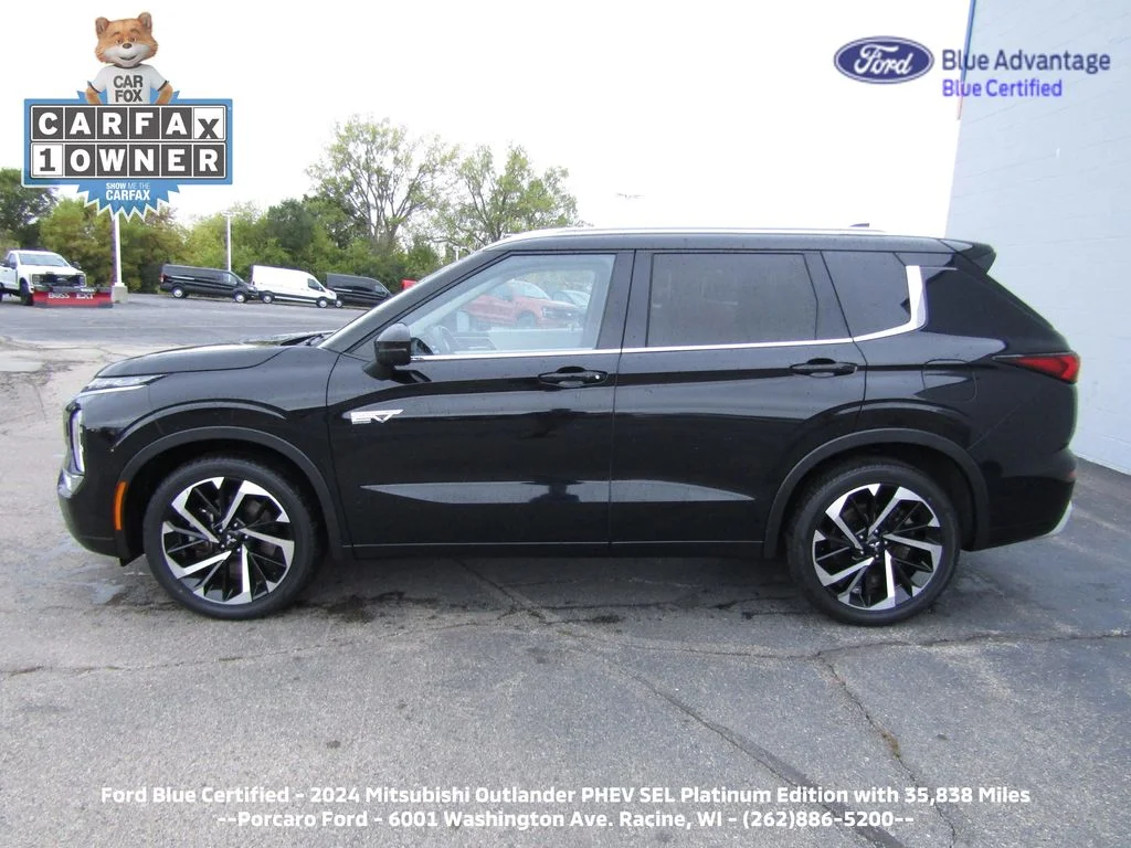 Certified Used 2024 Labrador Black Pearl Mitsubishi SEL image 2