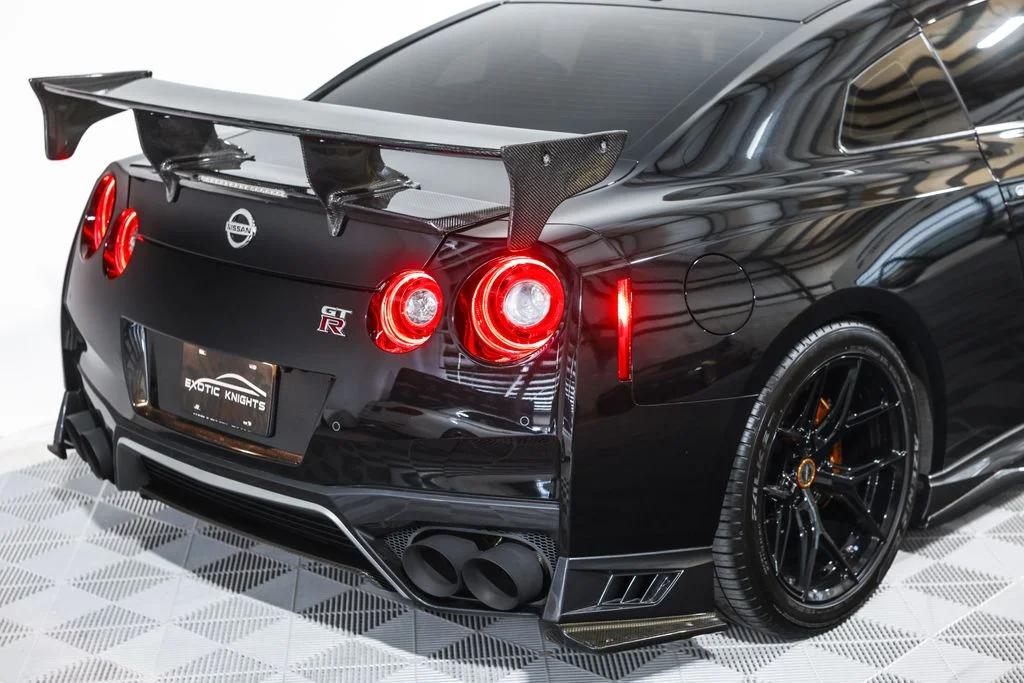 Used 2017 Black Nissan Premium image 10