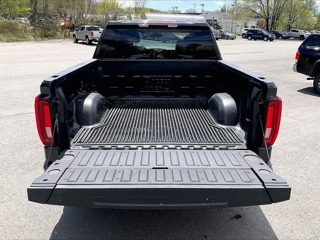 Used 2025 Silver GMC SLT image 30