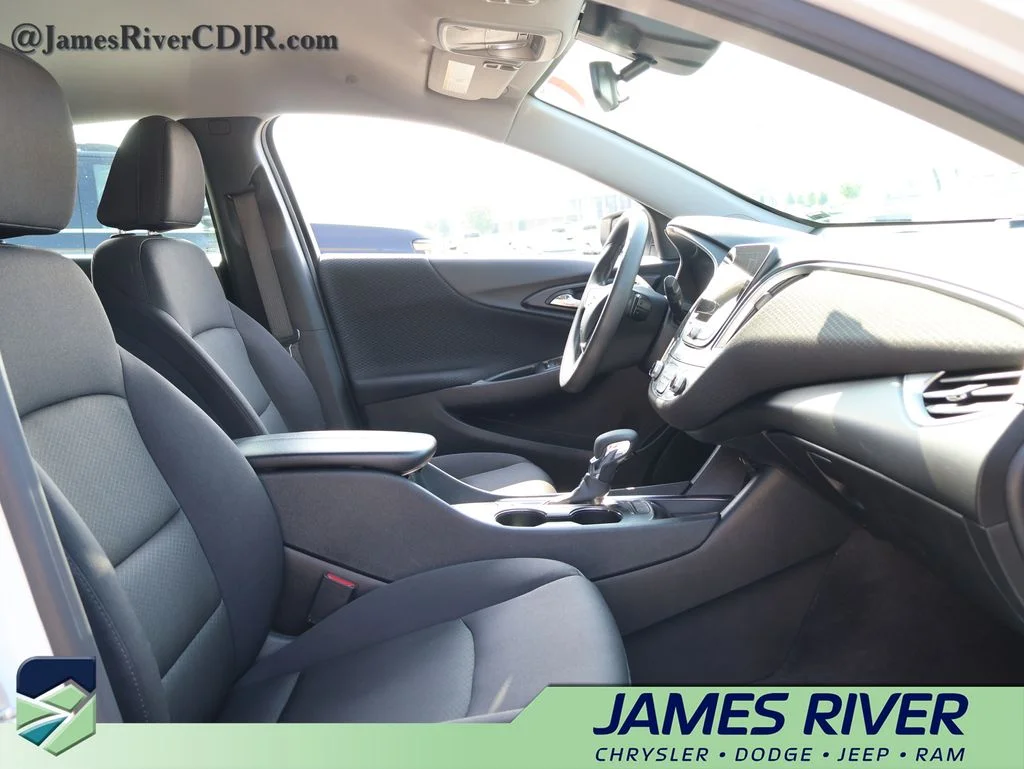 Used 2024 White Chevrolet LT image 9
