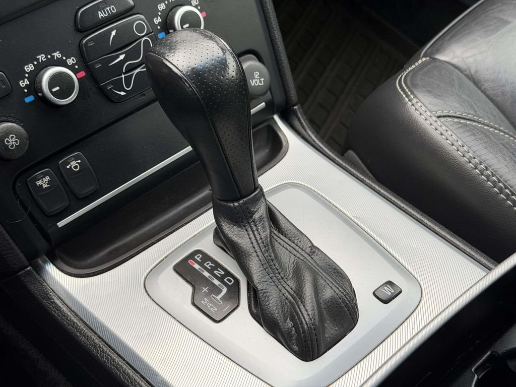 Used 2014 Blue Volvo 3.2 image 8