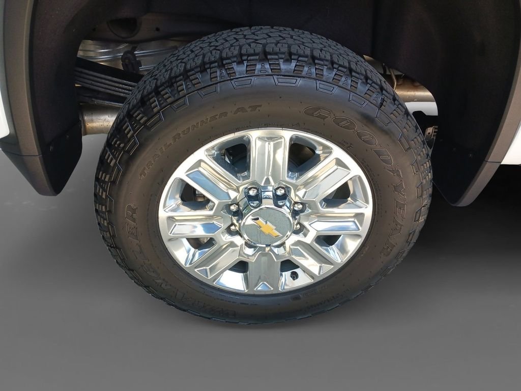 Used 2024 White Chevrolet High Country image 10