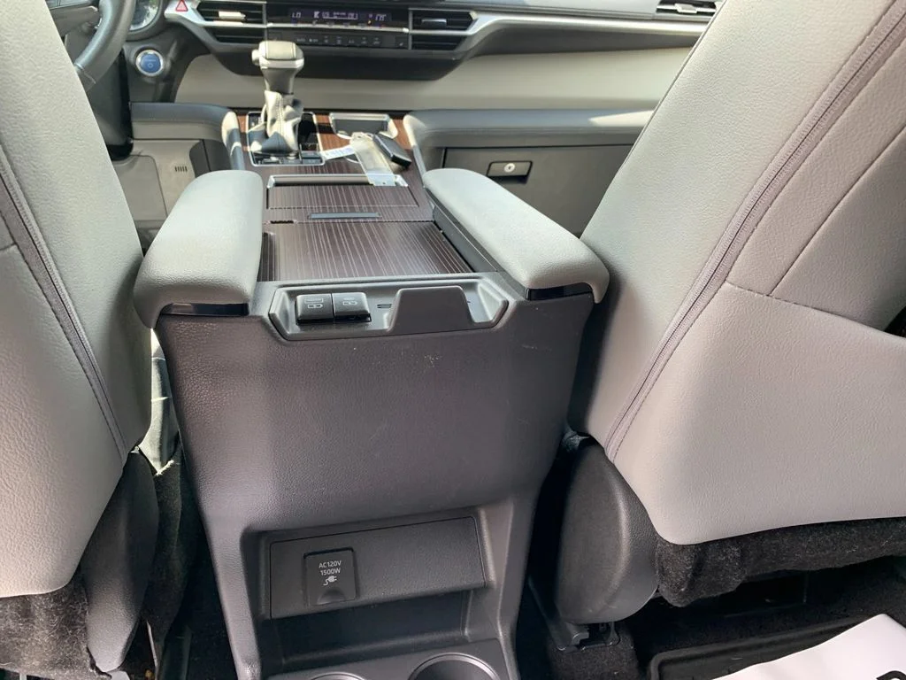Used 2023  Toyota XLE image 15