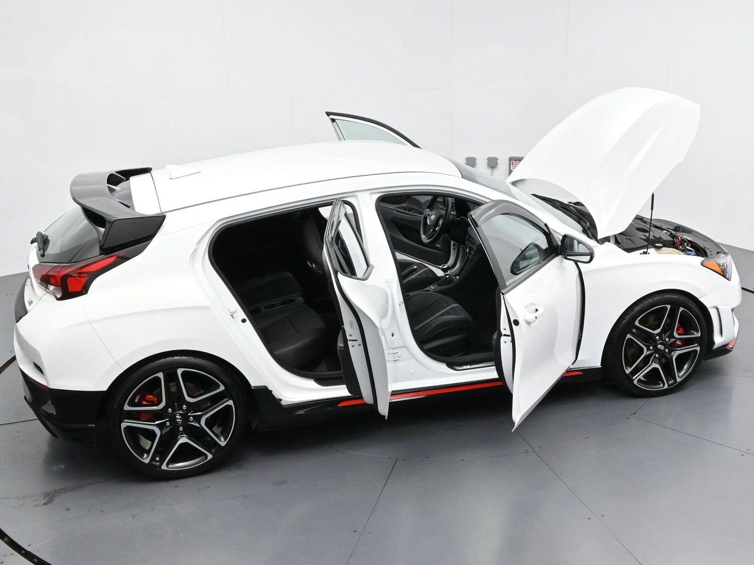 Used 2022 Lunar White Hyundai Base image 37