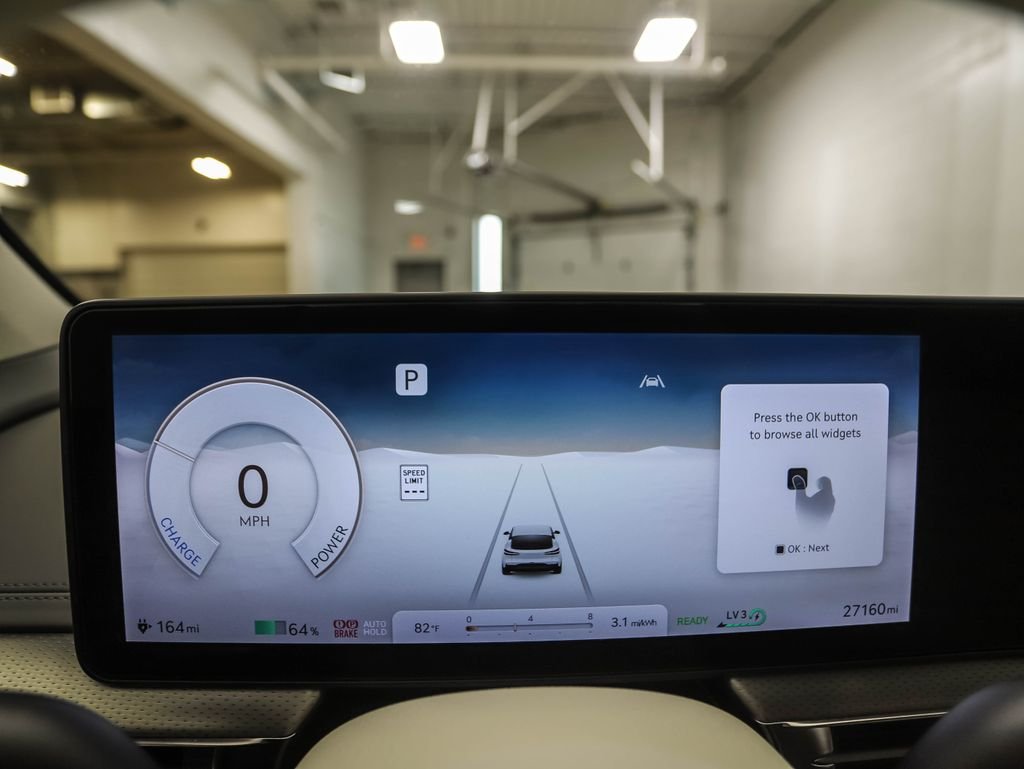 Used 2023 White Genesis Advanced image 14