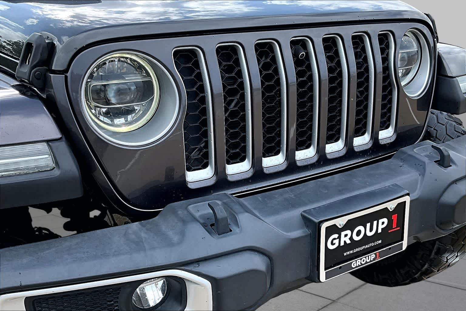 Used 2021 Granite Crystal Metallic Clearcoat Jeep Overland image 30
