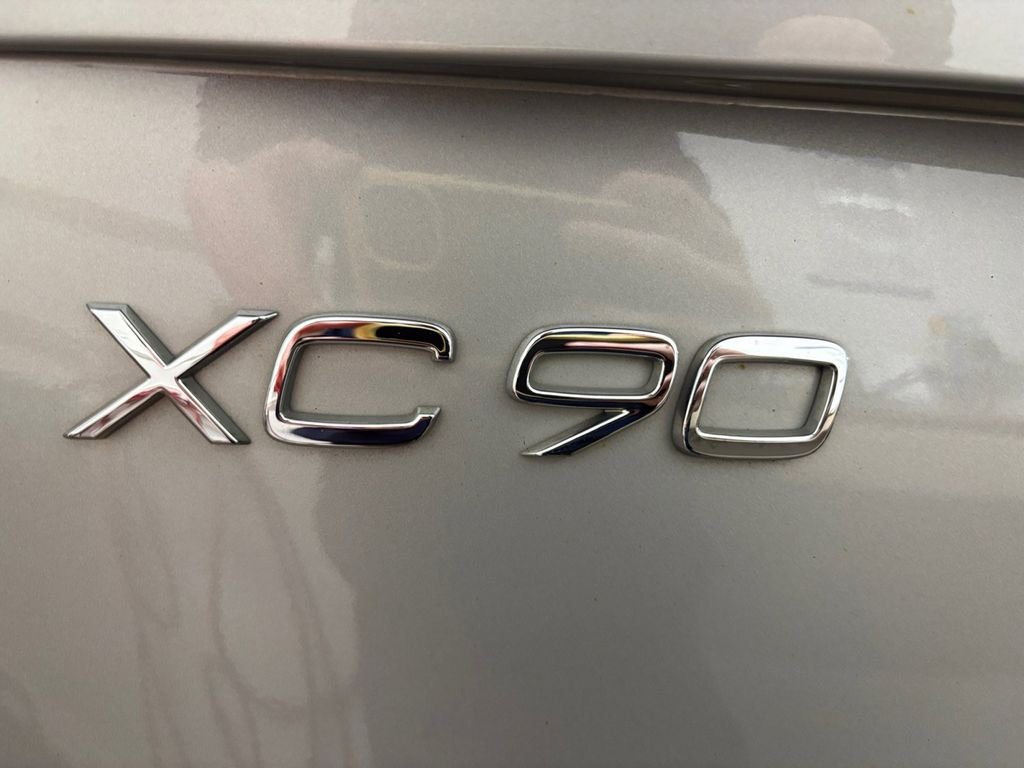 Certified Used 2023 Silver Volvo B6 Plus 7-Seater image 33