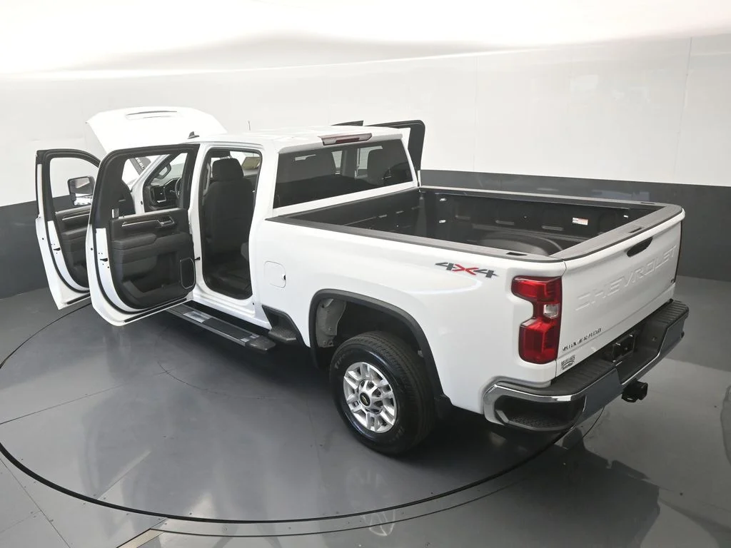 Used 2025 Summit White Chevrolet LT image 71