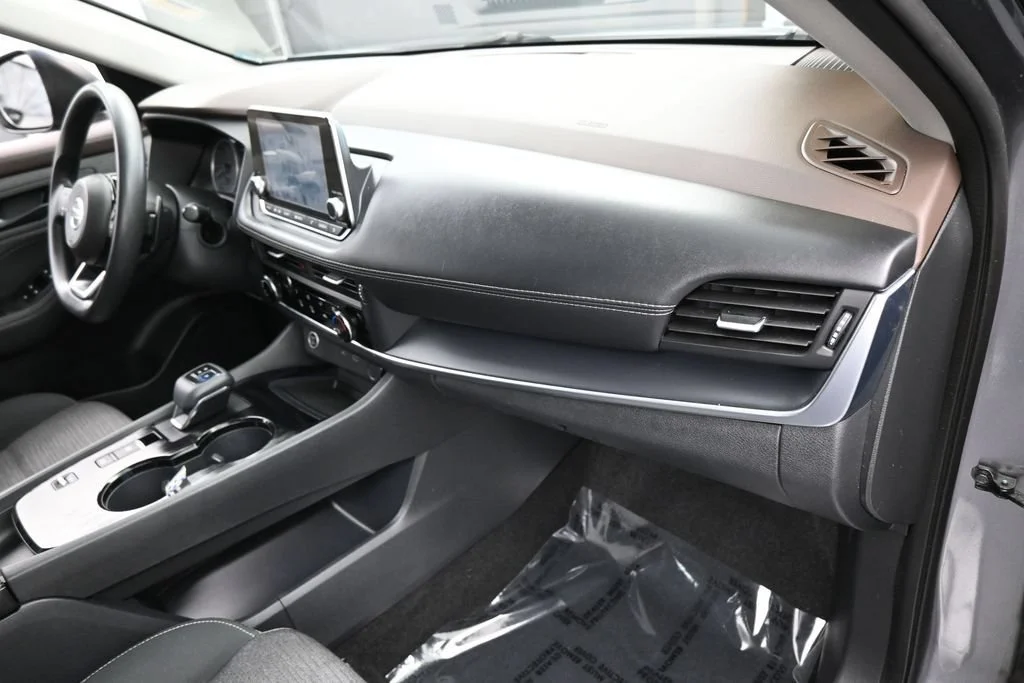 Used 2021 Gray Nissan S image 38