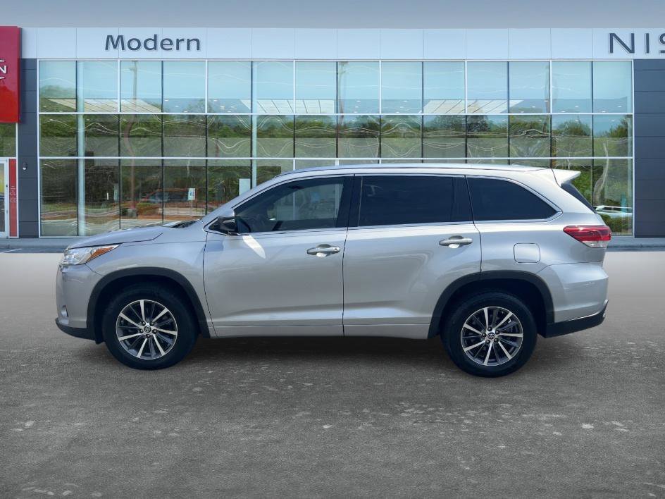 Used 2018 Celestial Silver Metallic Toyota XLE image 8