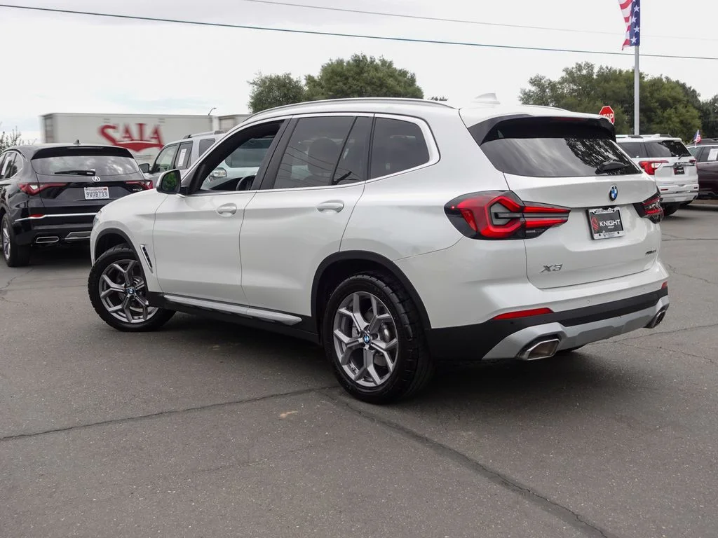 Used 2023 White Metallic BMW sDrive30i image 9