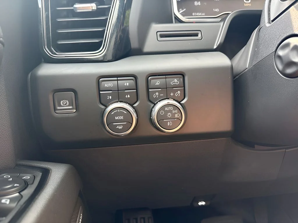 Used 2022 White GMC AT4 image 26
