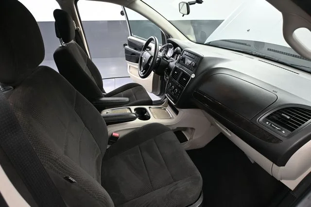Used 2013 Silver Dodge SXT image 44