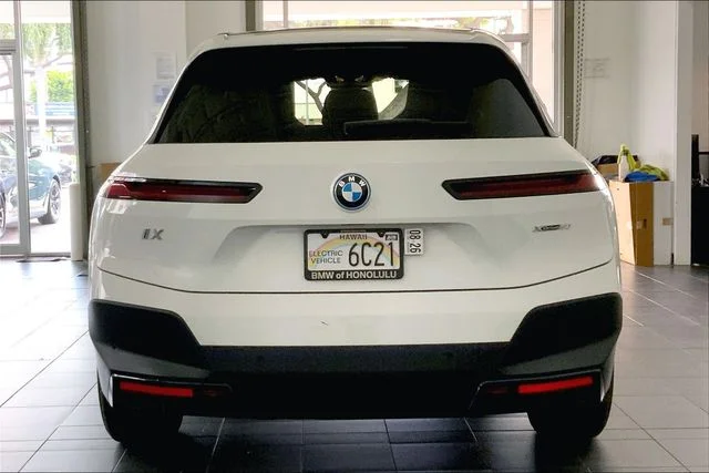 Used 2024 White BMW xDrive50 image 4