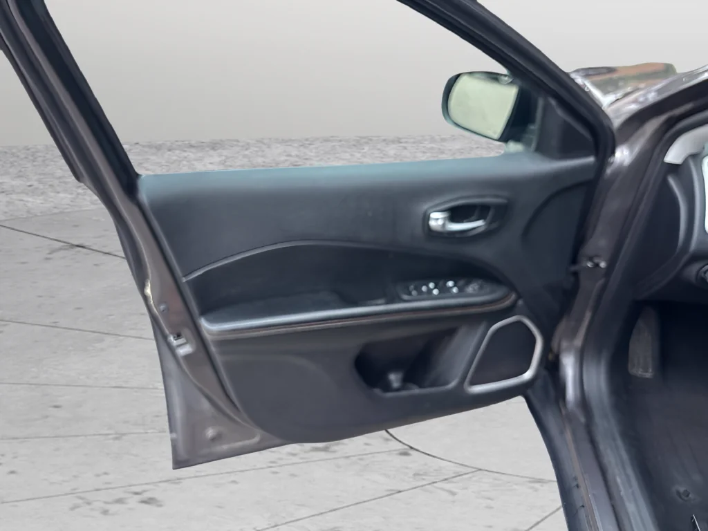 Used 2021 Crystal Metallic Jeep Latitude image 22