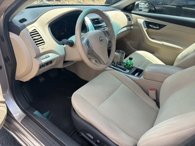Used 2015  Nissan 2.5 SV image 2