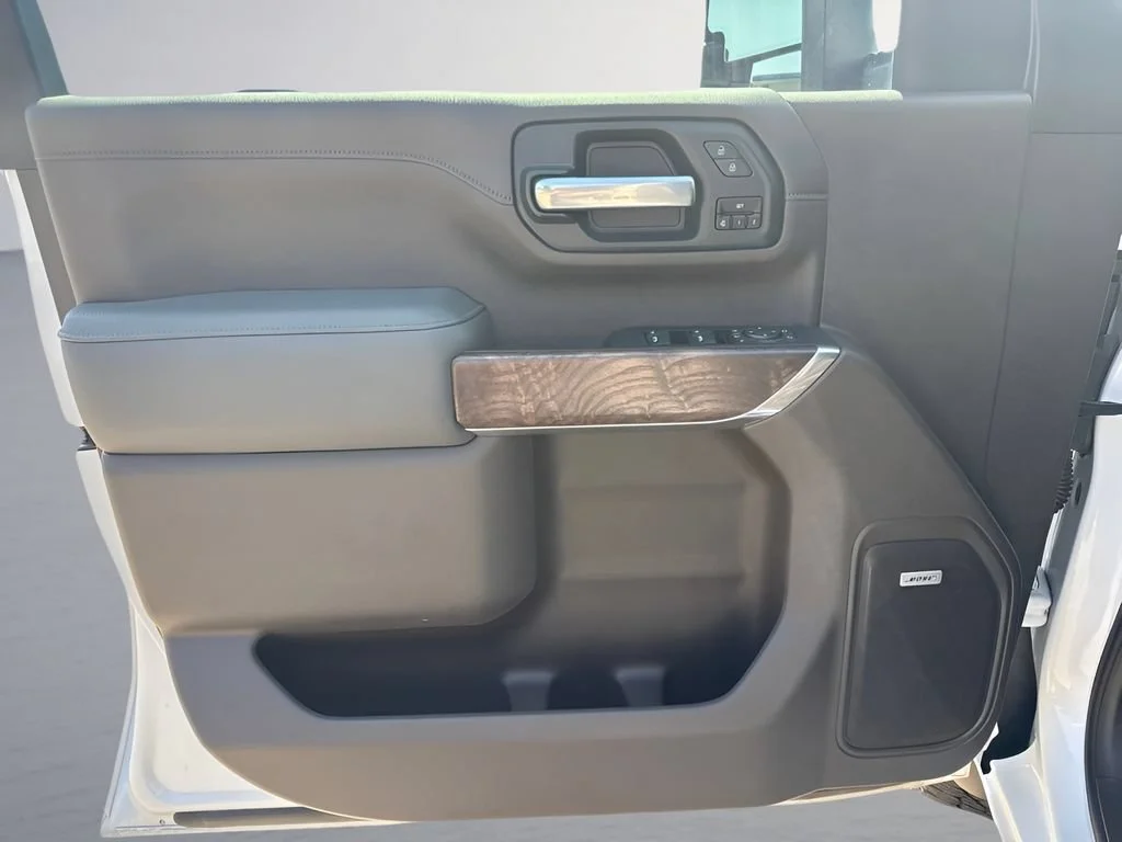 Used 2020 WHITE FROST TRICOAT GMC Denali image 28