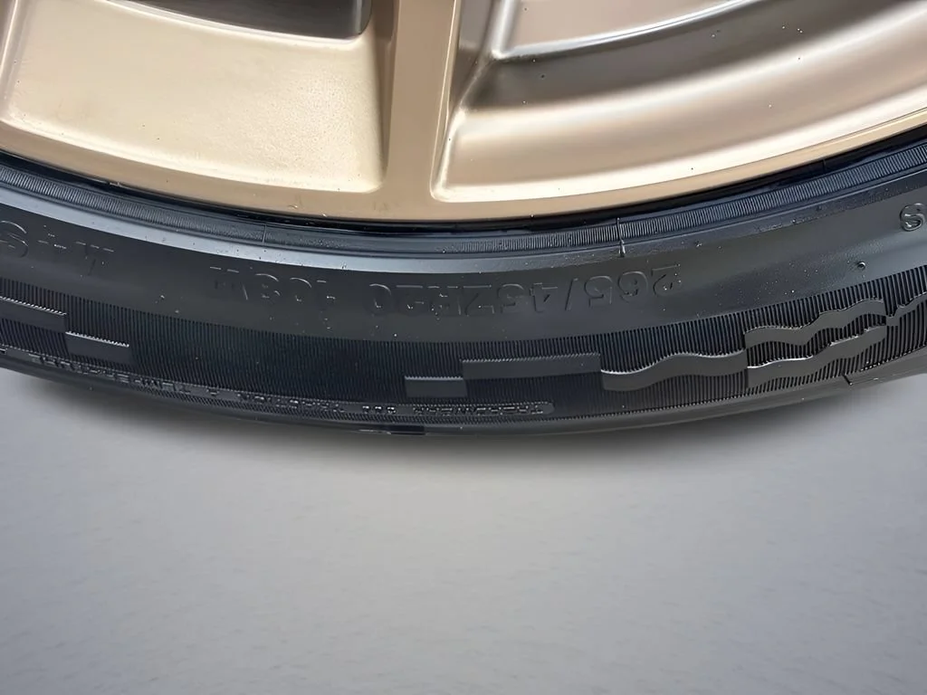 Used 2023  Porsche  image 12