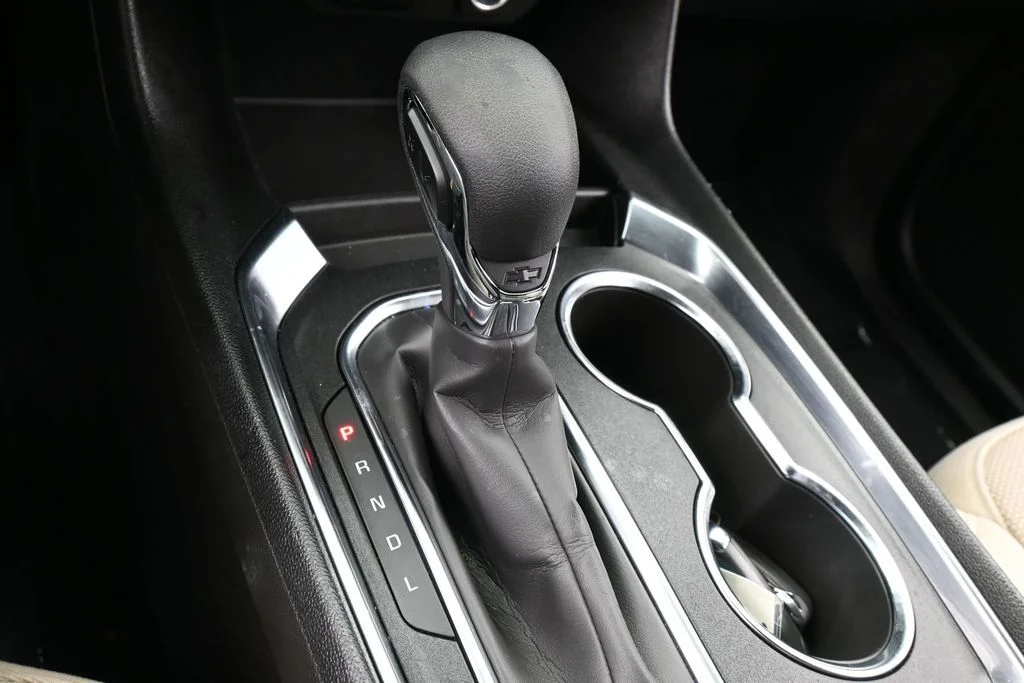 Used 2022 Summit White Chevrolet LS image 20