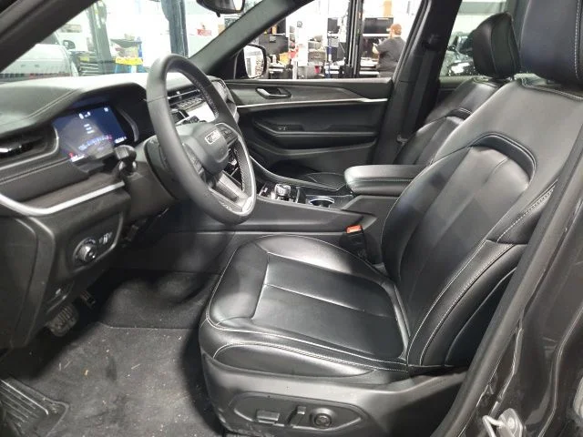 Used 2024 Gray Jeep Limited image 13