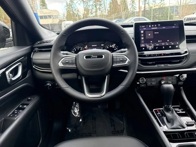 New 2026 Diamond Black Crystal Pearlcoat Jeep Latitude image 17
