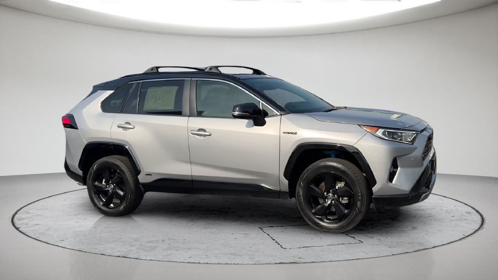 Used 2021 Silver Sky Metallic Toyota XSE image 4
