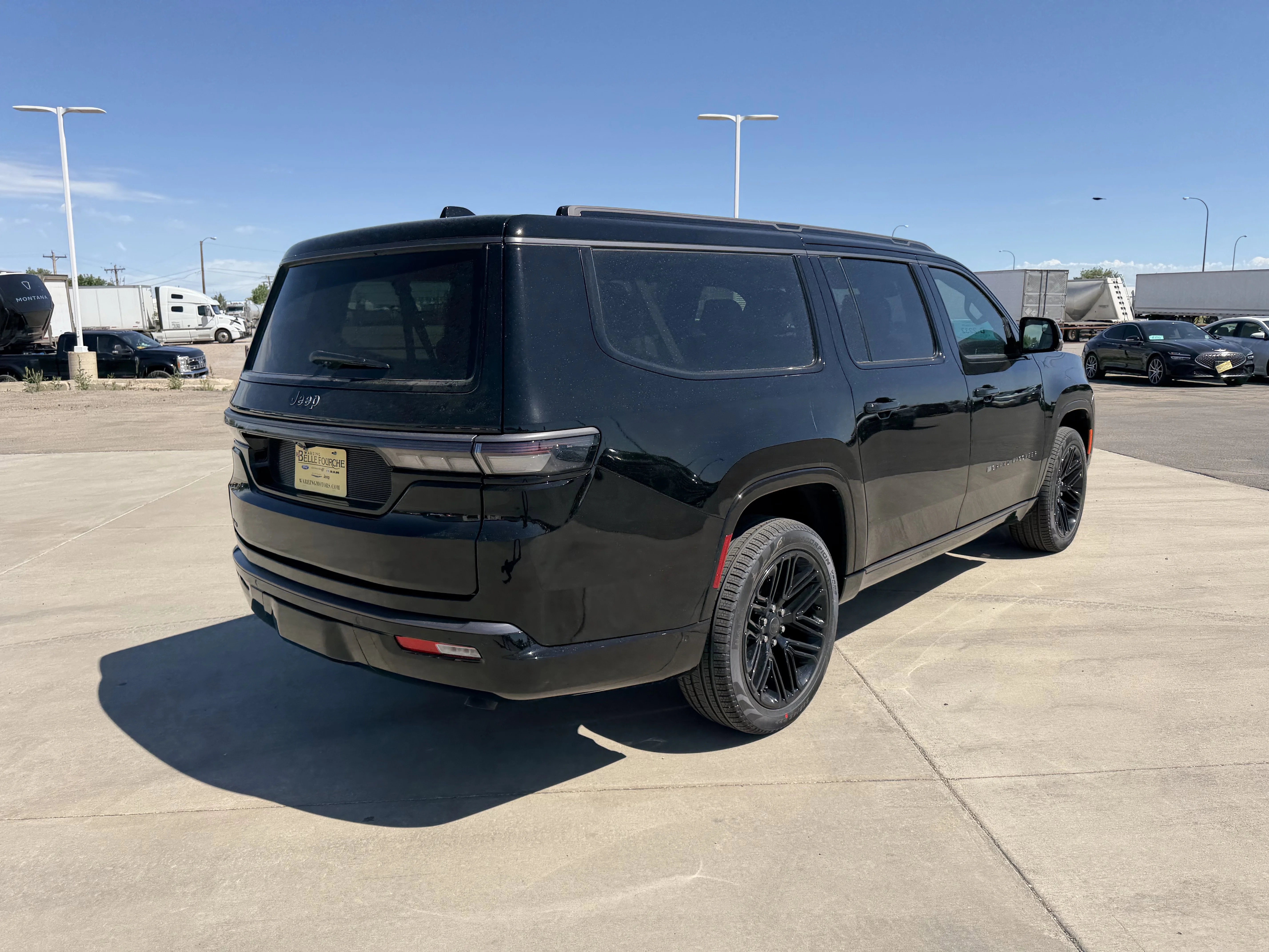 New 2026 High Gloss Black Exterior Paint Jeep Limited Reserve image 3