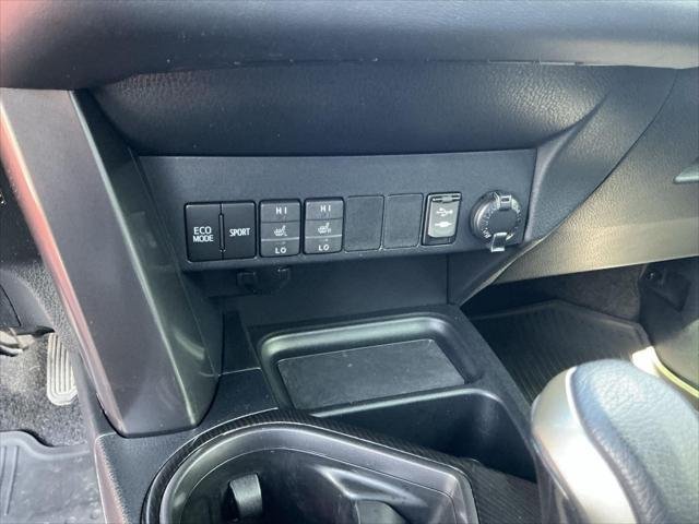 Certified Used 2018 SILVER SKY METALLIC Toyota  image 15