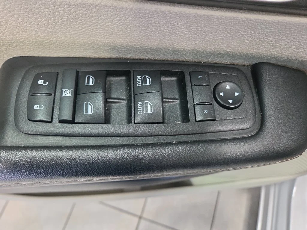 Used 2023 Silver Chrysler Touring L image 29
